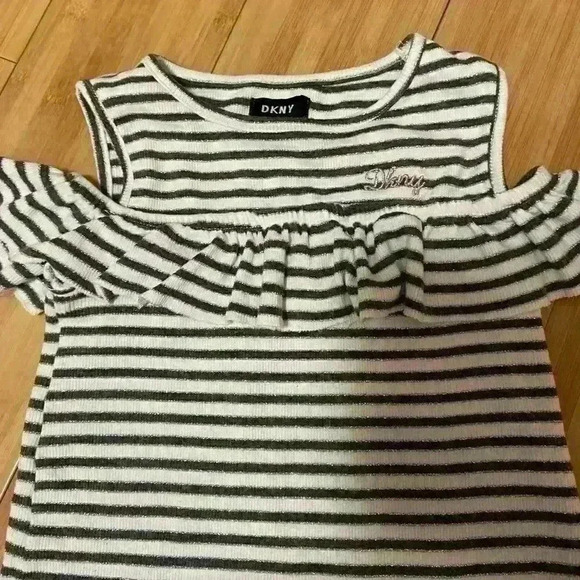 DKNY‎ Girls Knit Striped Cold Shoulder Top - Picture 1 of 5